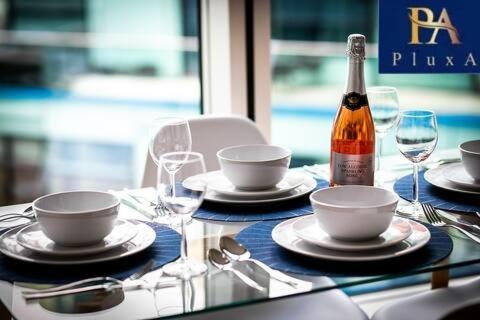 Pluxa Azure Cubic - Azure Cityview, Corporate Stays Welcome Birmingham Exteriör bild